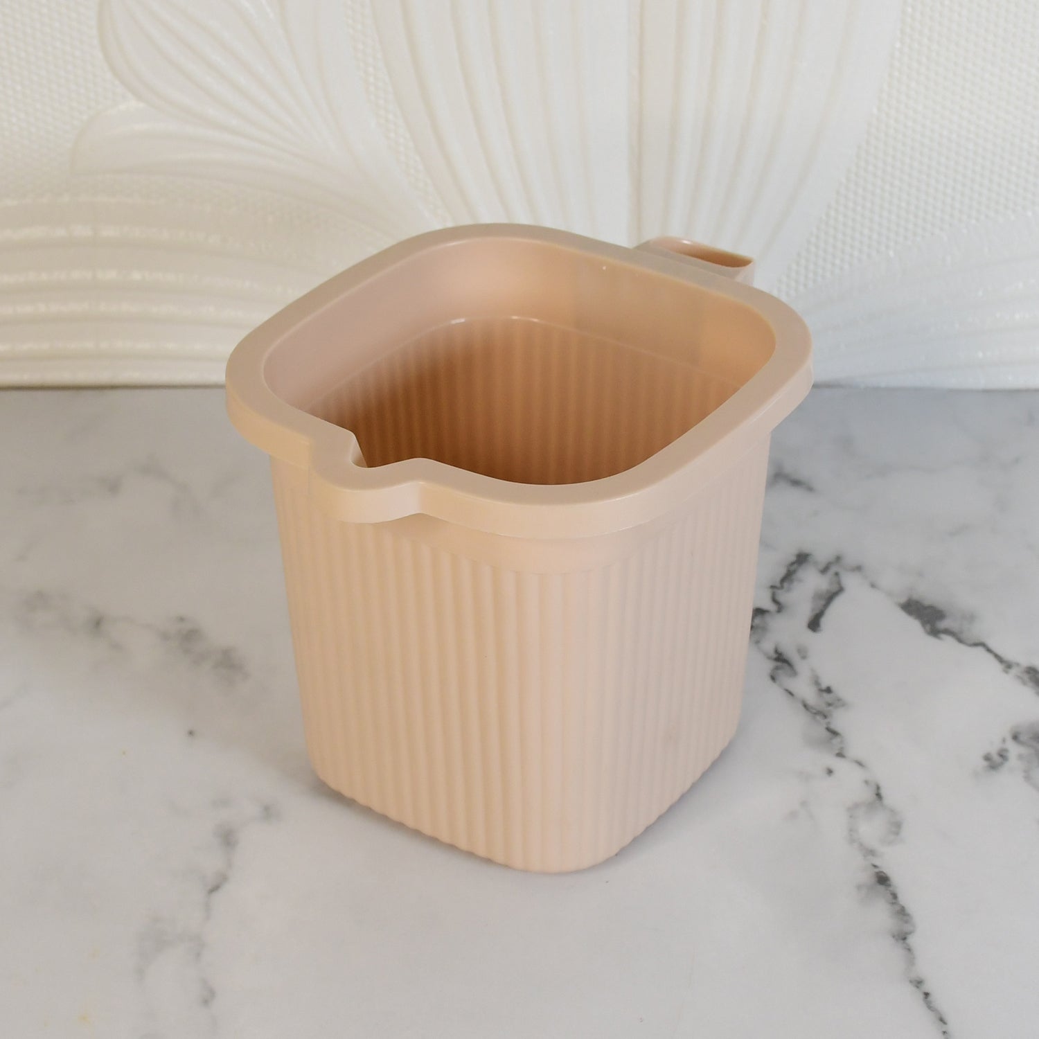 Plastic Square Bath Water Mug (1 Pc / 1000 ML / Mix Color) Plastic Square Bath Water Mug (1 Pc / 1000 ML / Mix Color)